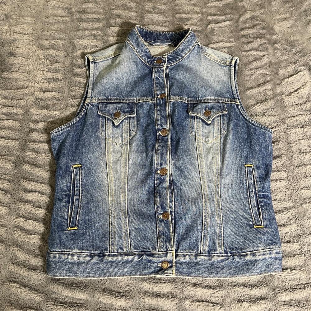 Levi Strauss Women Blue Denim Trucker Vest Southwestern Patch Medium Wash AP707